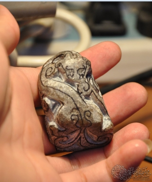 翡翠玉雕雕刻过程,用心去雕刻