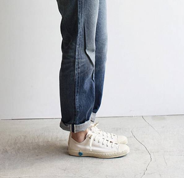 帆布鞋也能穿出女王风范,帆布鞋也能穿出高级感