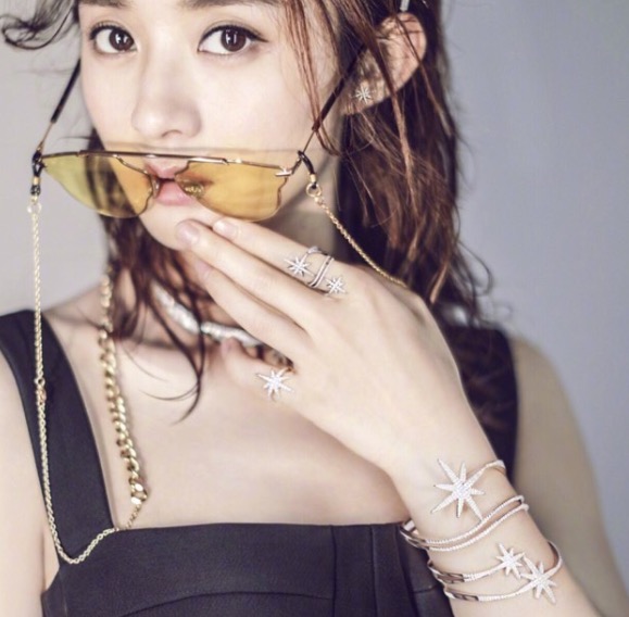 赵丽颖和杨幂白西装,别人家的男友