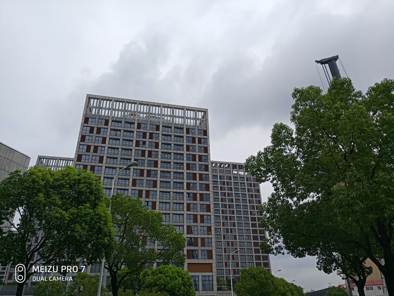 创新还是噱头？魅族PRO7究竟是一款怎样的手机？