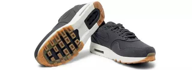 你在单车上看风景，别人却都在笑话你