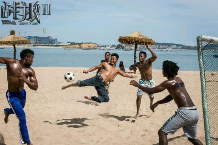 吴京战狼二踢足球,战狼2吴京拍戏经历