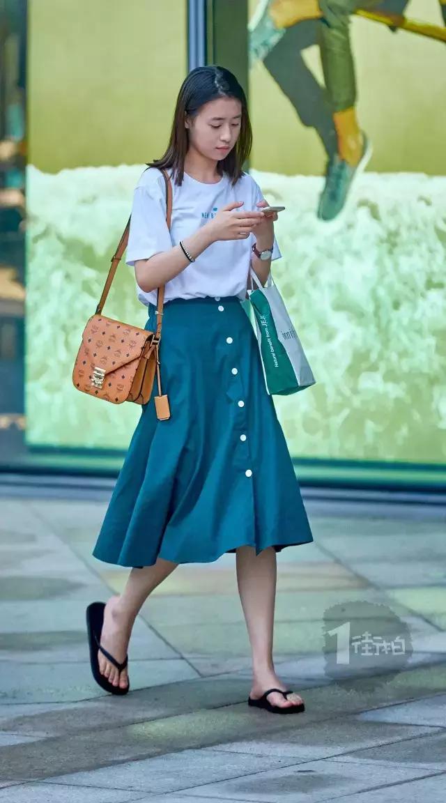 吊带\短裙\一字领……这才是周末该有的样子