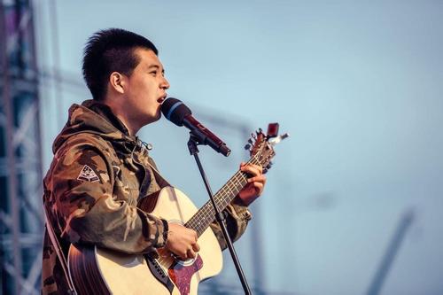 北京姑娘眼里的北京男孩,我眼中的男孩子作文