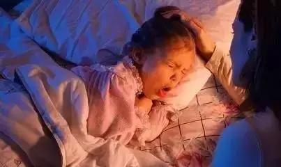 奶奶给孩子喂饭孩子得胃病,大人有胃病给小孩喂饭的危害