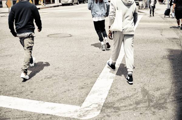 帆布鞋也能穿出女王风范,帆布鞋也能穿出高级感