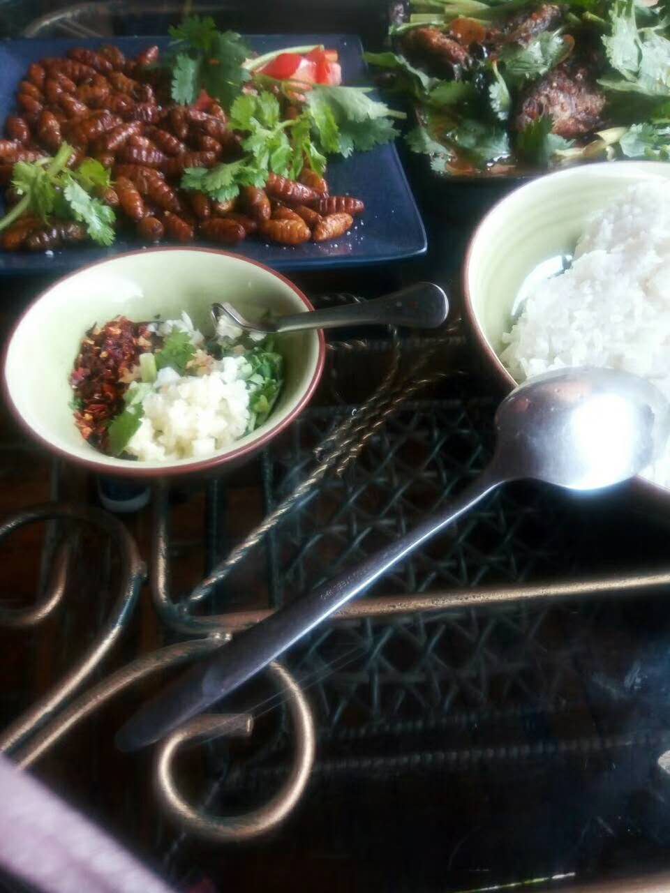 大理人在香格里拉：儿子女儿都上大学了，工作简单轻松当生活