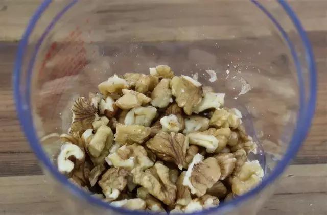 自制黑芝麻虾皮粉,黑芝麻粉怎么吃补钙好