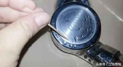 顶部花洒有水垢堵塞怎么打开清洗,淋浴花洒堵了如何修理