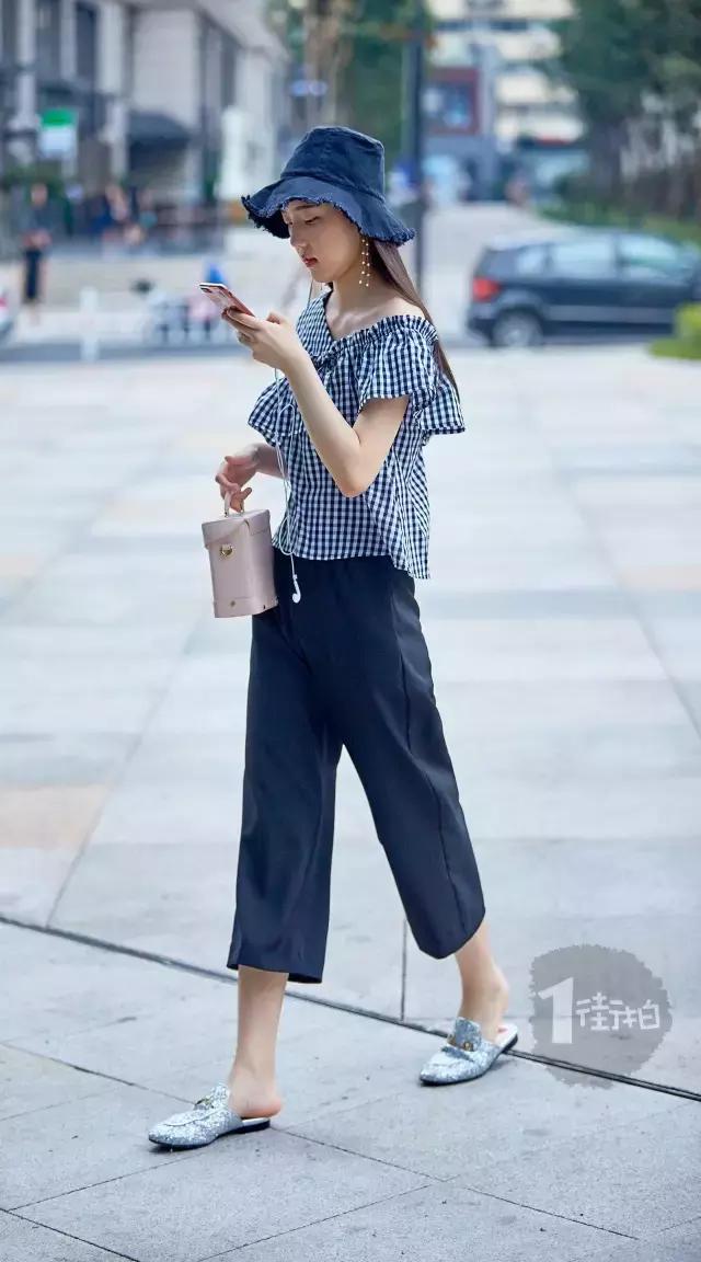 吊带\短裙\一字领……这才是周末该有的样子