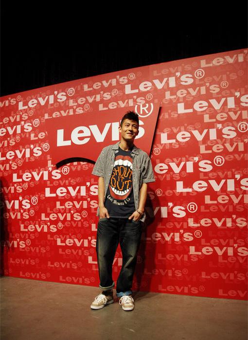 世人只记得他的丑闻，他却默默撑起了一个潮牌帝国