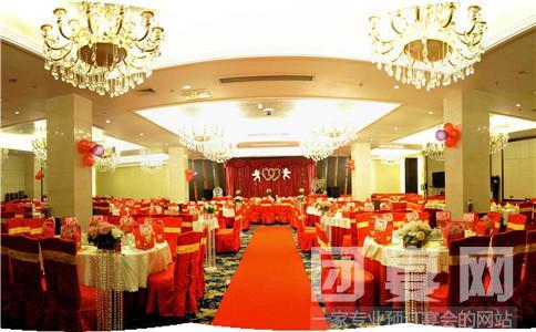 你想办一场和别人一样的婚礼吗,你想办什么样的婚礼好