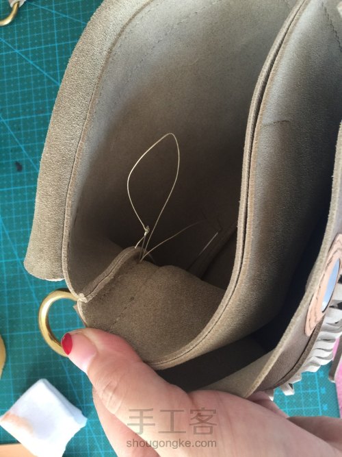 每个女孩子都要有个金锁,每个女孩都会带一个包吗