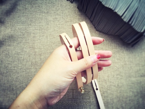 每个女孩子都要有个金锁,每个女孩都会带一个包吗