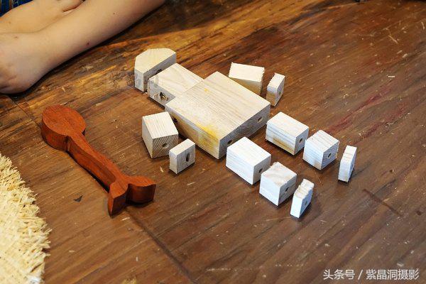 我们是谁?游客!我们做啥?木工!怎么做?打酱油!