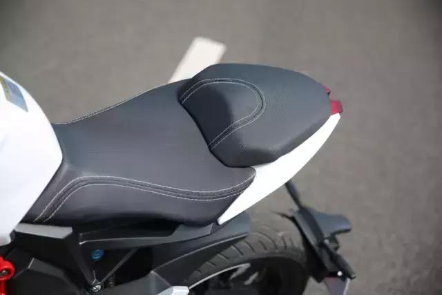 小幽灵ad125摩托评测,小幽灵ad125摩托车