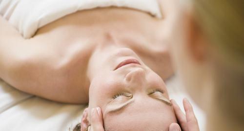 剖腹产产妇疤痕怎样修复,产后修复剖腹产疤痕松解手法