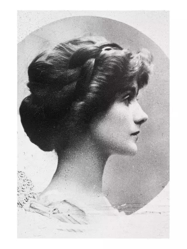 香奈儿嘉柏丽尔香水哪一年发布的 (chanel嘉柏丽尔香水50ml)