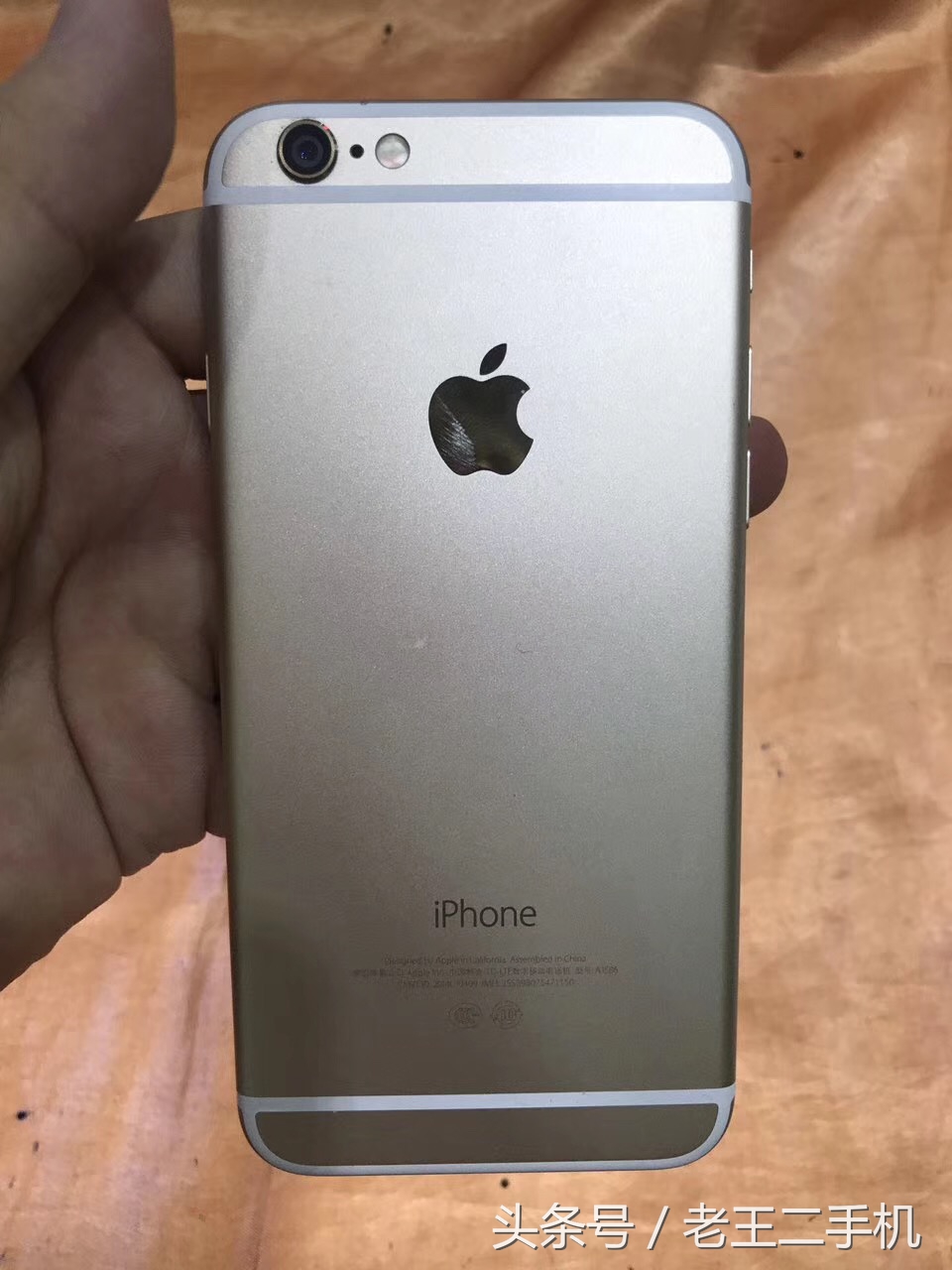 老王，我昨天淘了部64g的iPhone7，美滋滋