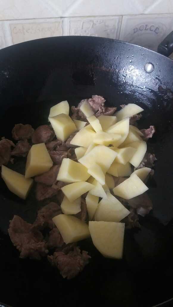 高压锅炖牛肉土豆胡萝卜西红柿,正宗西红柿土豆炖牛肉第一名