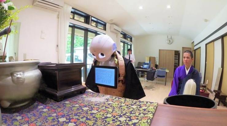 新闻+:日本现机器僧侣为死者做法事;顺丰有了第40架自有全货