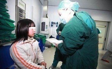 女孩18年没来月经后来去医院,女孩18岁没来大姨妈去医院检查