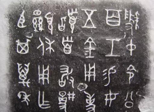 一件非常古朴而凝重的青铜器,博物馆青铜器数字艺术品收藏