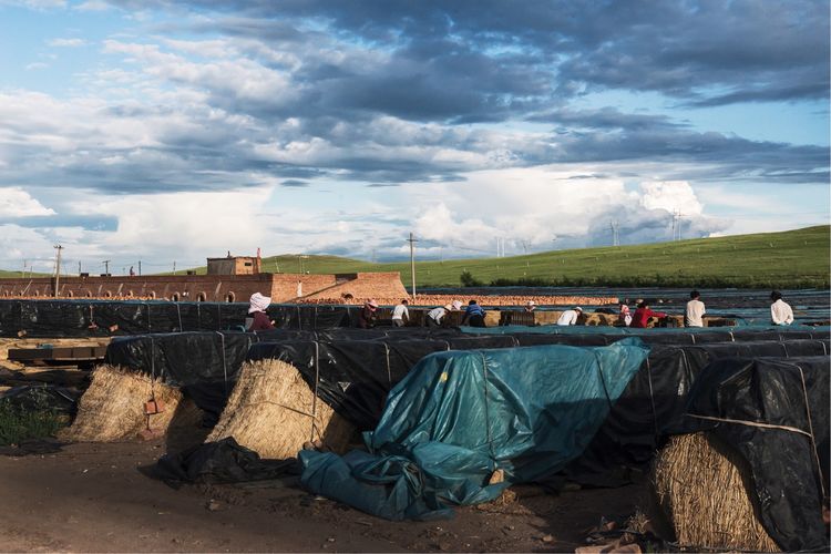 近距离了解砖窑厂烧制砖块的秘密