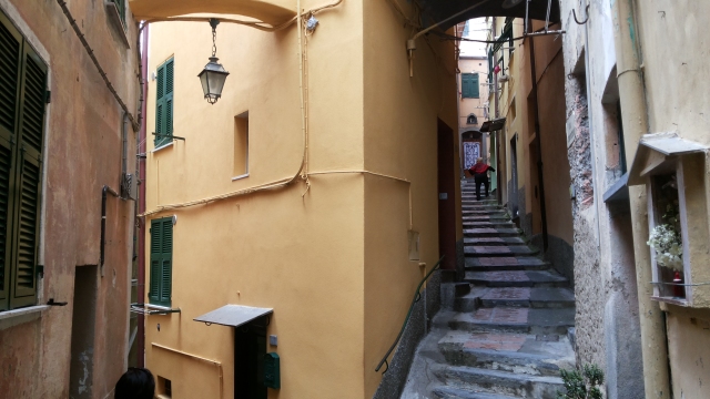 浜氬緱閲屼簹娴峰哺鏃呮父,浜氬痉閲屼簹灏忛晣娴疯竟