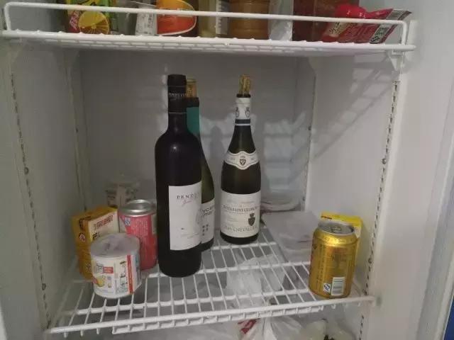 开瓶没喝完的红酒怎么储存,开瓶的红酒用塞子塞上能保存多久