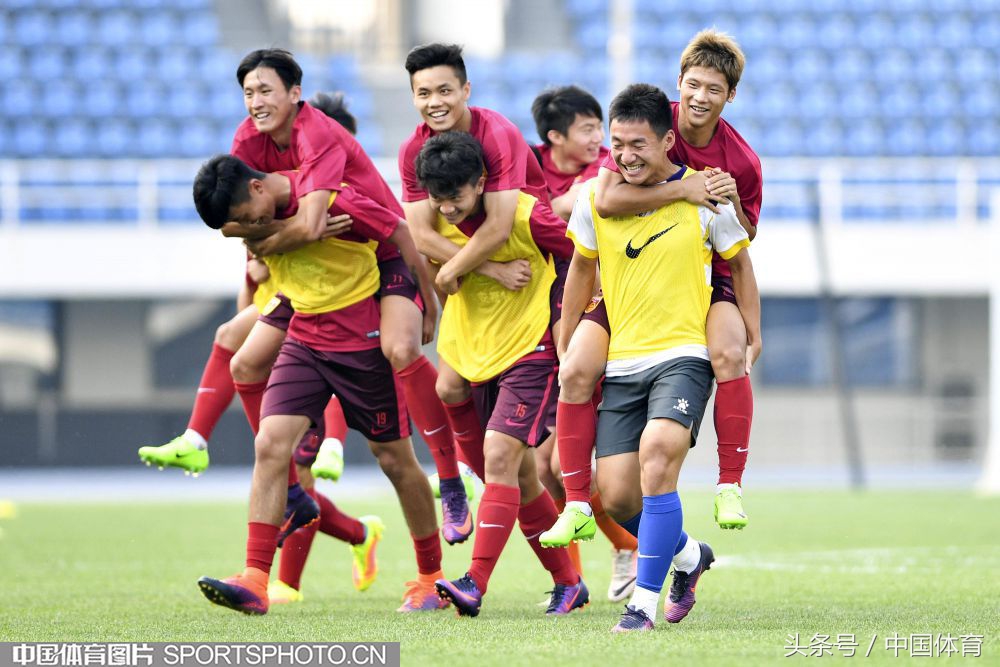 中国U20男足闯入八强,u16中国男足德国拉练首发名单