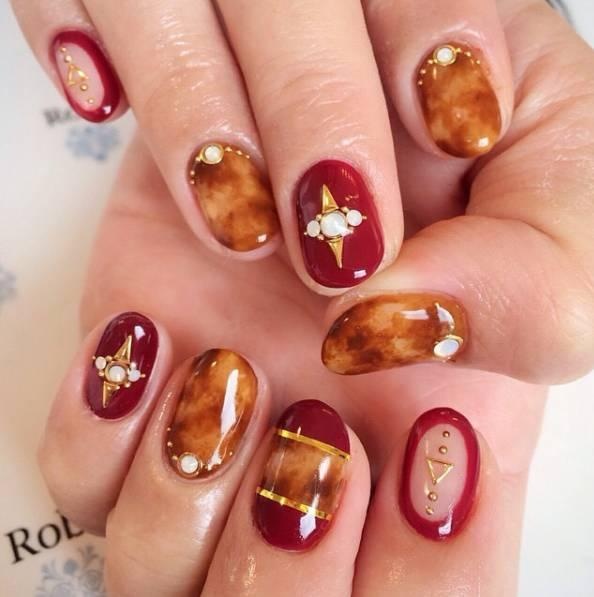 美甲饰品掉色了怎么办,美甲上的珍珠饰品掉色了怎么办