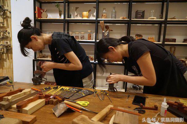 我们是谁?游客!我们做啥?木工!怎么做?打酱油!