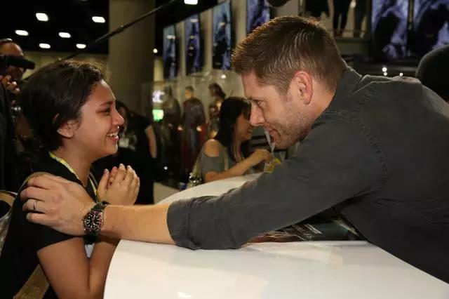 他美剧第一帅哥的称号,可绝非浪得虚名。