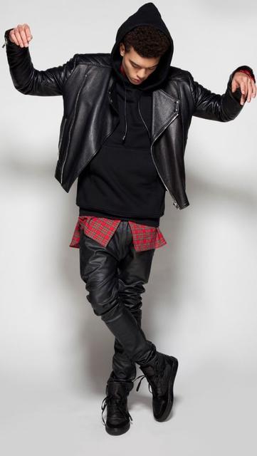 白色t恤褐色皮衣怎么搭配,男士皮衣外套搭配什么裤子