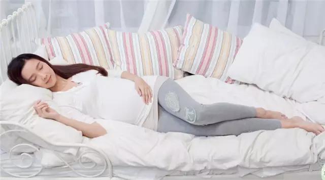 孕妈胎位不正的原因及纠正方法,孕妈临产胎位不正医生帮忙纠正