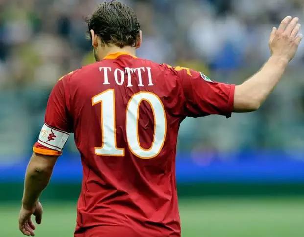 当今世界足球巨星排名,现今世界足球巨星四个档次排名