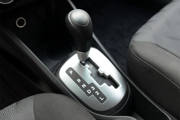 起亚k2和polo哪个更好,polo和k2哪个值得入手