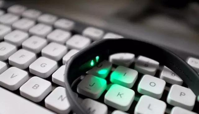 和国外跑友的装备比起来,我们简直在“裸跑”