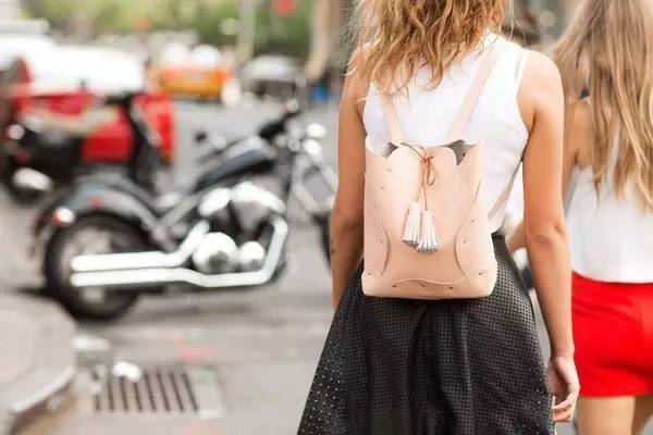 杨幂米兰包包,杨幂时尚包