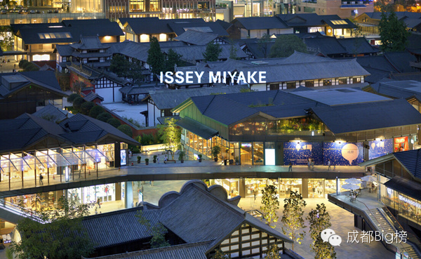 刚排完NMD,三宅一生又开业了,还让成都人喘气不