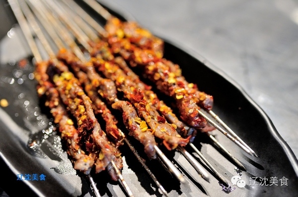 山东小伙创建了”烧+烤“新模式,玩活沈阳长白社区小餐饮