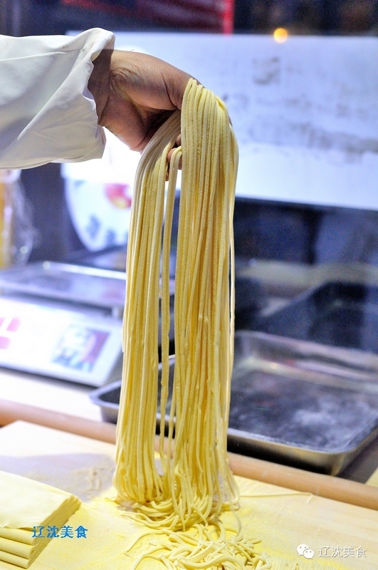 山东小伙创建了”烧+烤“新模式,玩活沈阳长白社区小餐饮