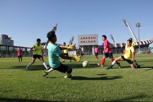 草根球王争霸赛谁第一名,济南业余草根足球队