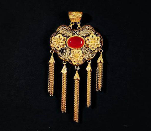 12生肖长命锁有护身符,和田玉护身符长命锁图片