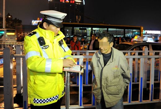 柳州运管查非法营运,柳州严查电动三轮车