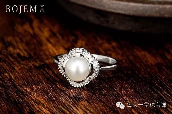 珍珠刚开始是硬的还是软的,珍珠一开始是圆的吗