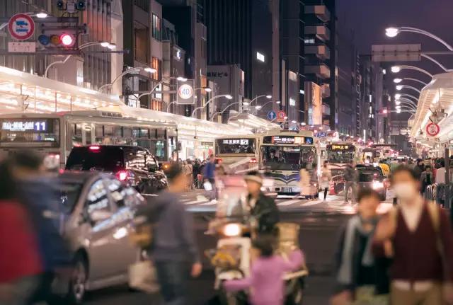 在外国100块钱人民币买东西,在外国100元值多少