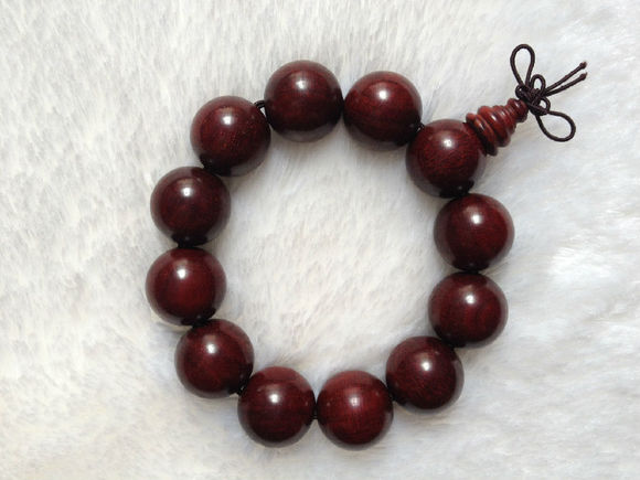 木质佛珠手串图片大全,女生可以戴的木质佛珠手串