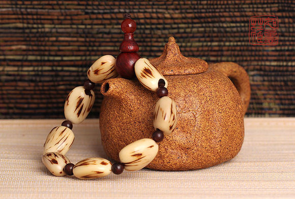 木质佛珠手串图片大全,女生可以戴的木质佛珠手串